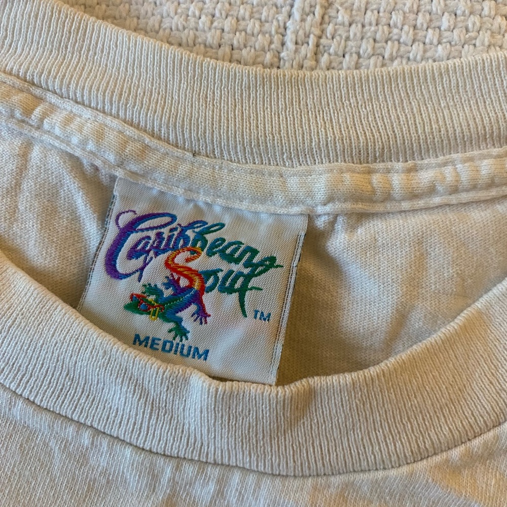 Jimmy Buffett “Cheeseburger in Paradise” T-shirt - Picture 2 of 4